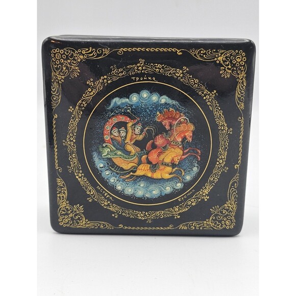 Signed Russian Palekh Black Lacquer Hand Painted Trinket Box Horses Sleigh